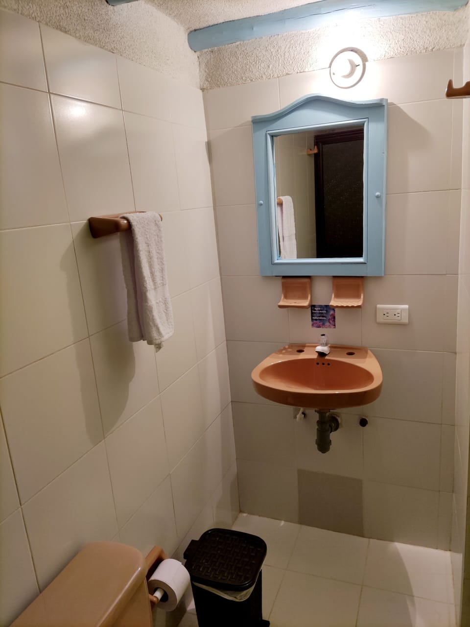 Standard Room | Bathroom | Shower, towels