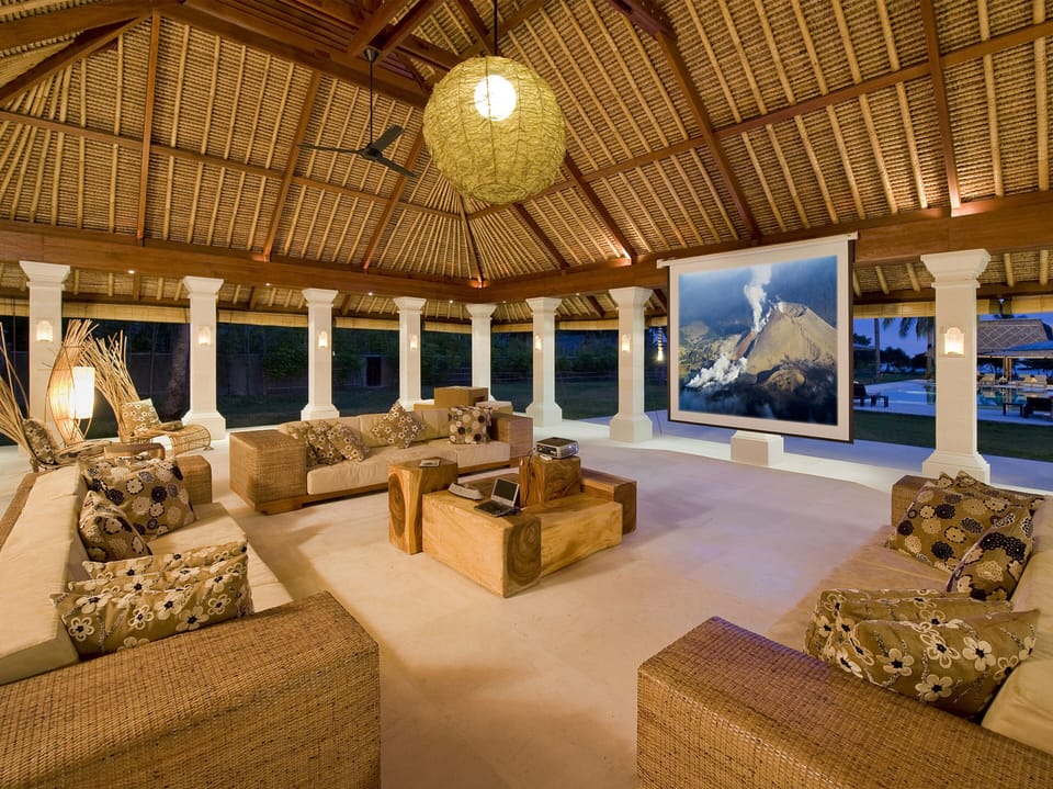 Villa, 6 Bedrooms | Living room | LCD TV