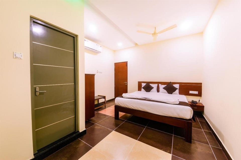 Rollaway beds, free WiFi, bed sheets