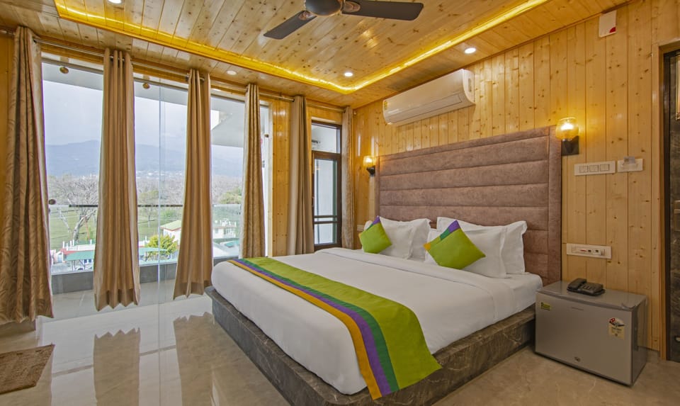 Deluxe Room | Desk, soundproofing, rollaway beds, free WiFi
