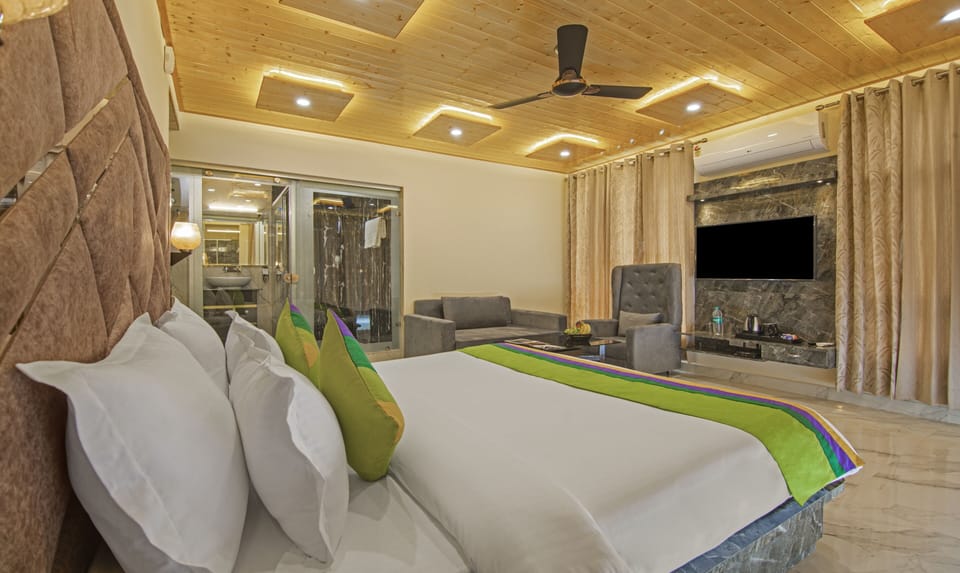 Deluxe Room | Desk, soundproofing, rollaway beds, free WiFi