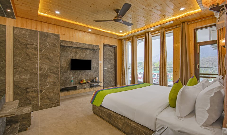 Deluxe Room | Desk, soundproofing, rollaway beds, free WiFi