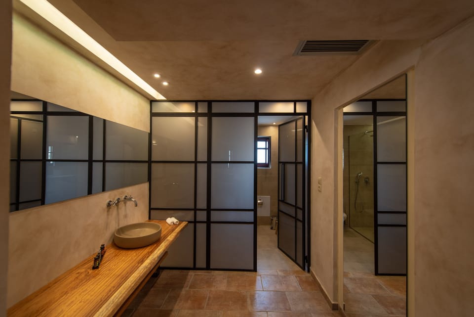Grand Suite, Sea View | Bathroom | Designer toiletries, hair dryer, bathrobes, slippers