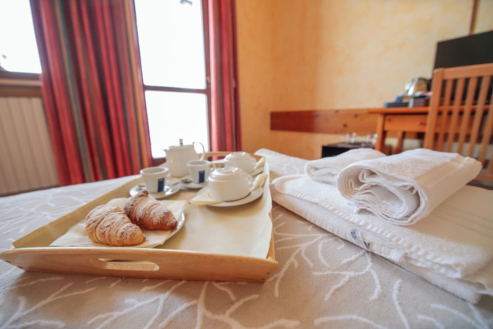 Desk, blackout drapes, free WiFi, bed sheets