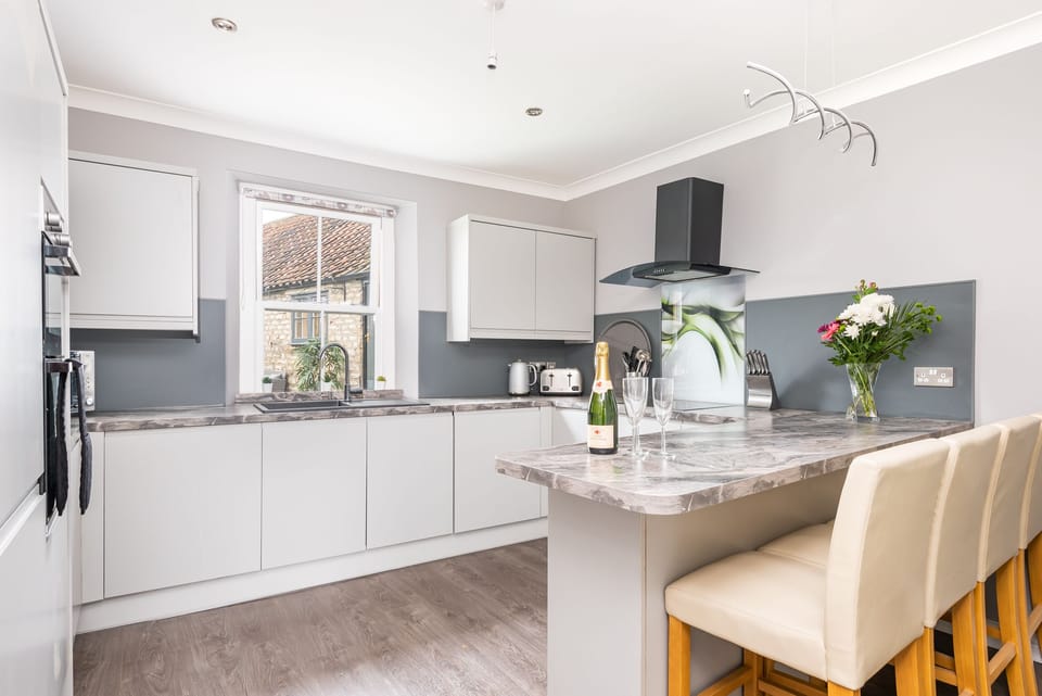 Apartment | Private kitchen | Fridge, microwave, oven, stovetop