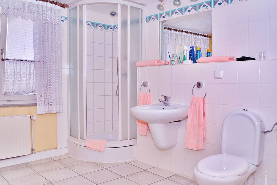 Double Room, 1 Queen Bed | Bathroom