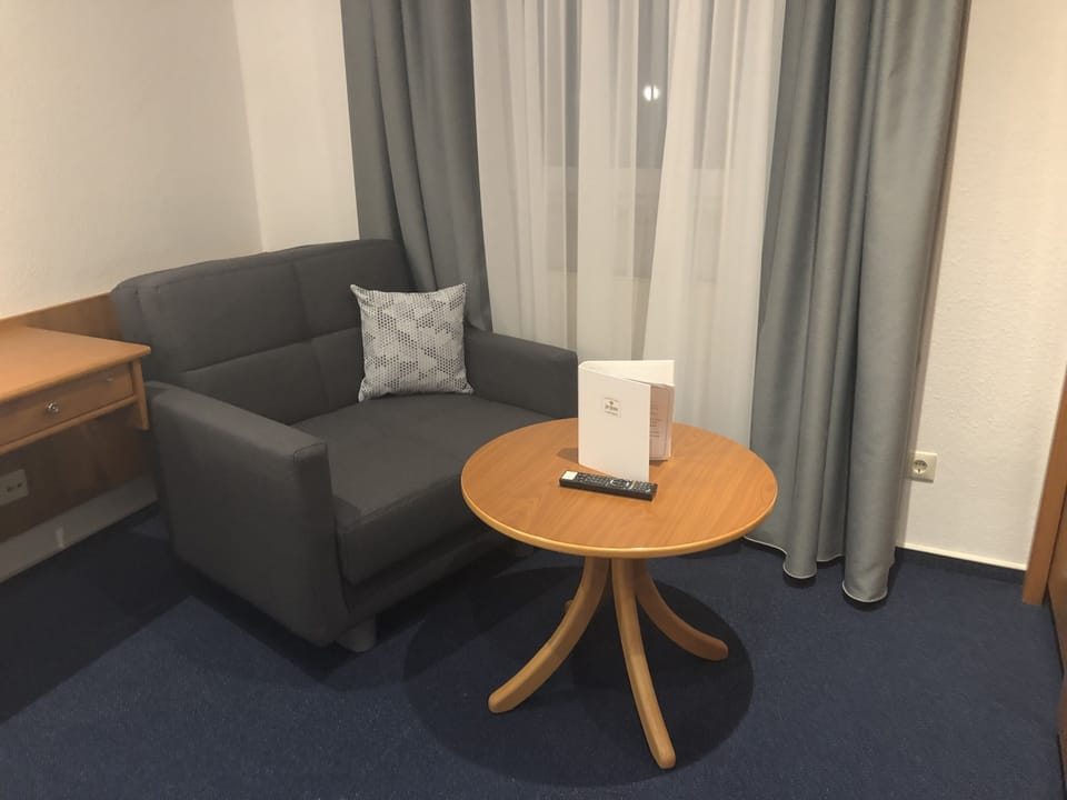 Family Double Room | Desk, blackout drapes, free WiFi, bed sheets