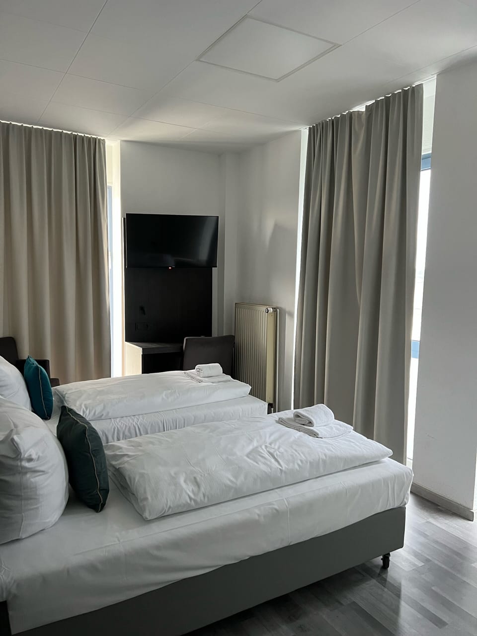 Double Room (Busy) | Desk, soundproofing, rollaway beds, free WiFi