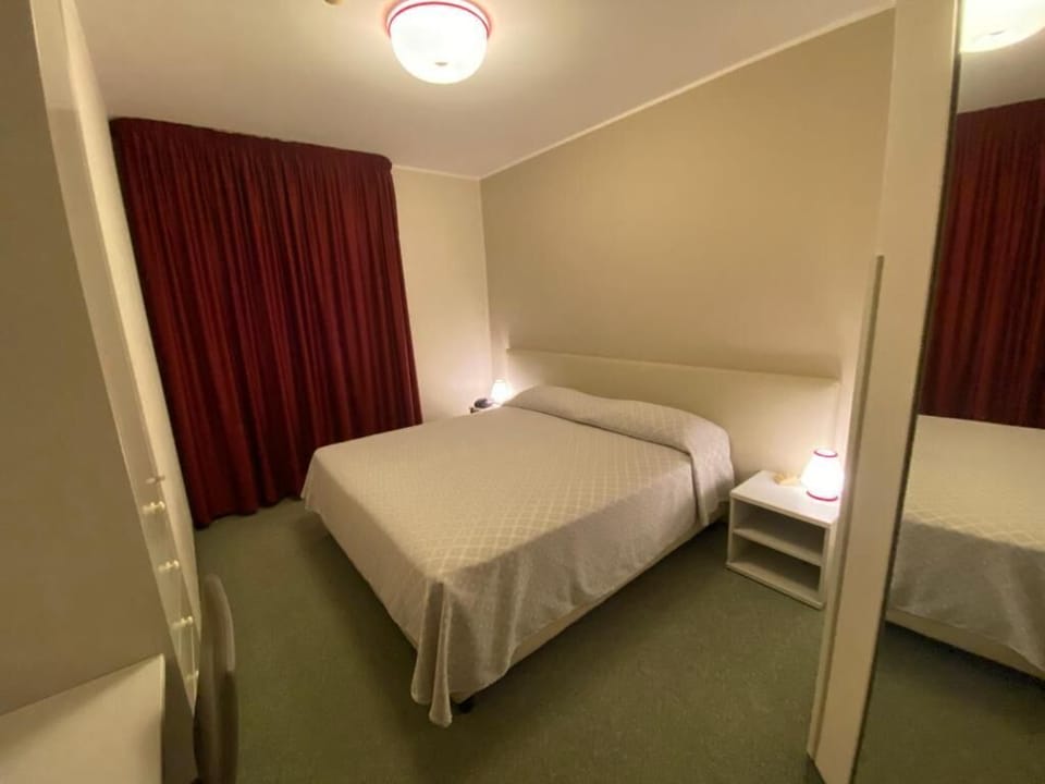 Standard Double or Twin Room | Premium bedding, in-room safe, desk, soundproofing