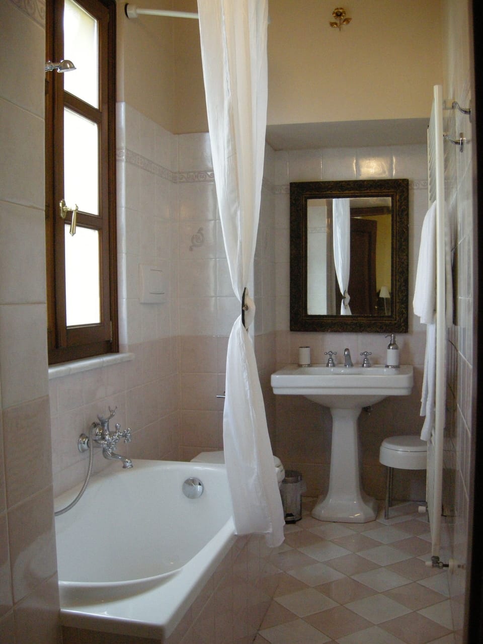 Hair dryer, heated floors, towels