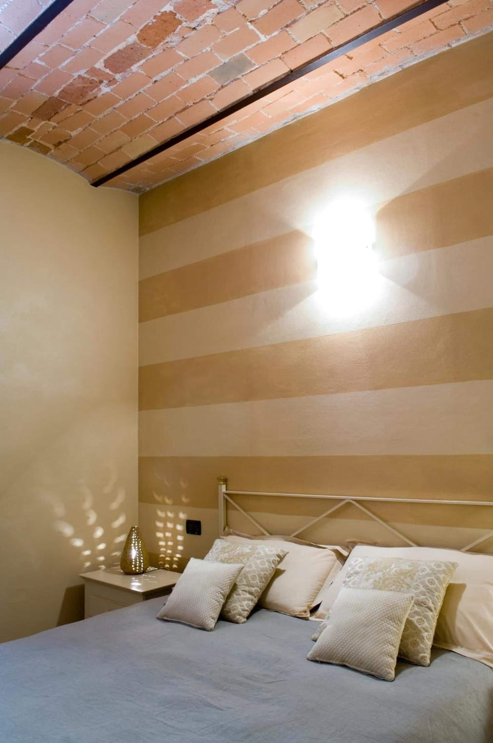 Down comforters, desk, free WiFi, bed sheets