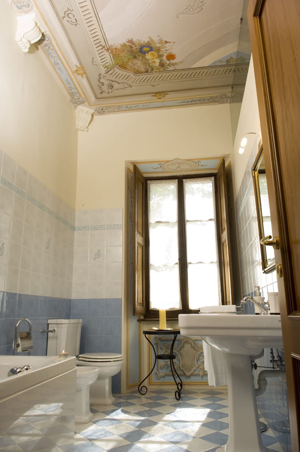 Hair dryer, heated floors, towels