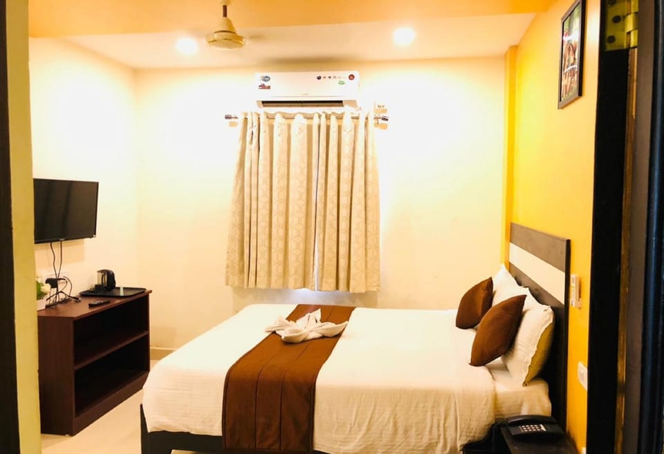 Standard Double Room | Desk, free WiFi, bed sheets