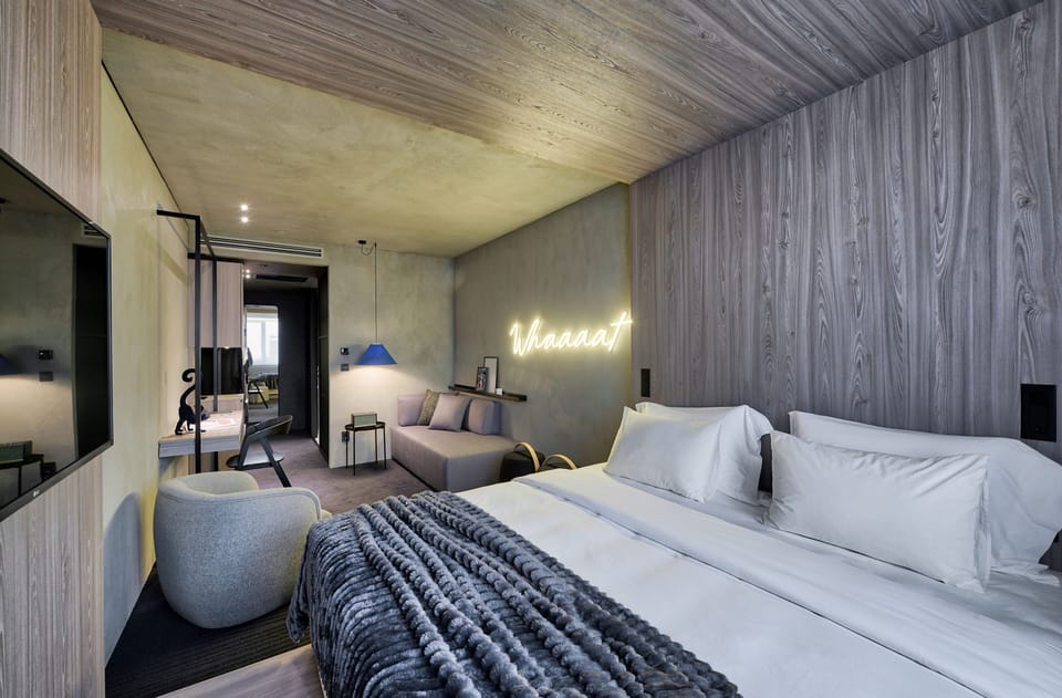 Full Name | Hypo-allergenic bedding, in-room safe, desk, laptop workspace