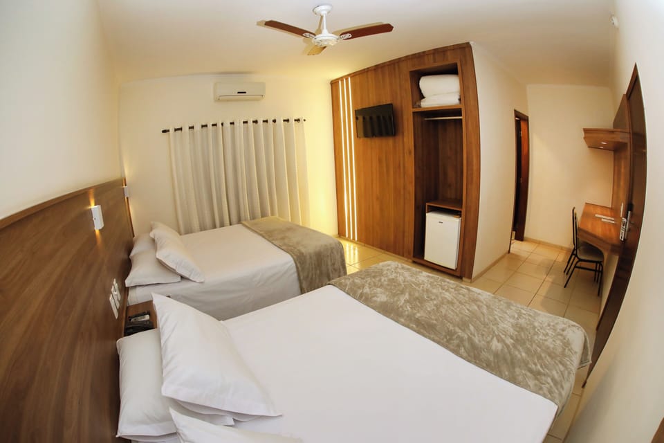 Quádruplo Luxo | Minibar, desk, laptop workspace, soundproofing