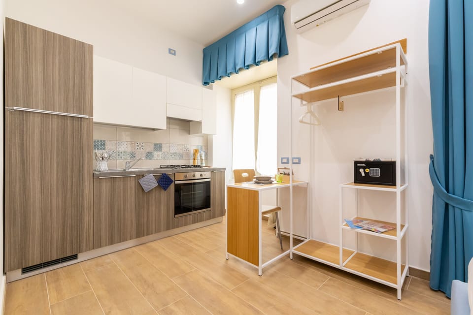 Deluxe Room | Private kitchenette | Electric kettle