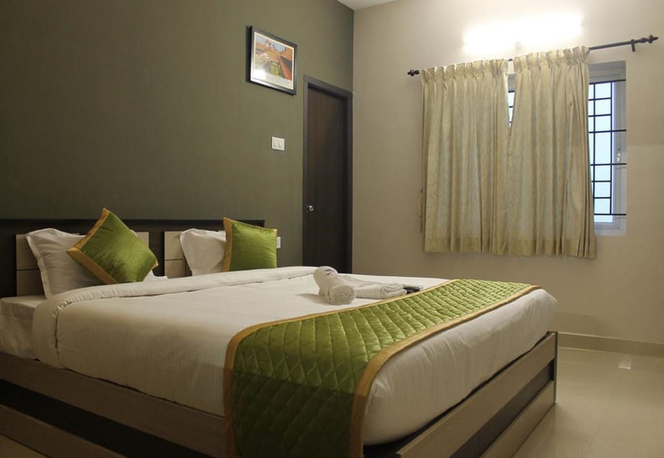 Standard Double Room | Egyptian cotton sheets, premium bedding, desk, laptop workspace