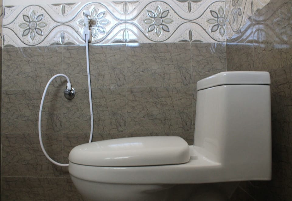 Shower, rainfall showerhead, free toiletries, soap