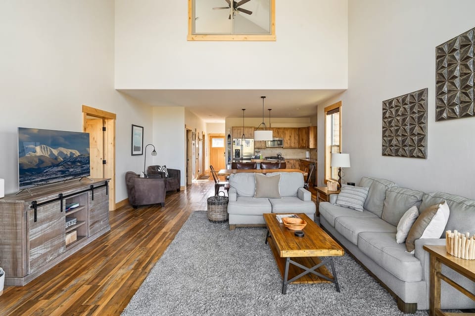 House, 4 Bedrooms | Living area | TV
