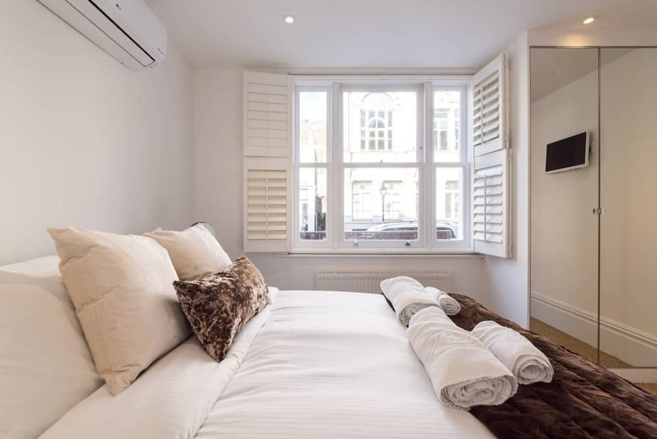 Fulham 2-bed Apt w/ South Terrace Near Tube Apartment in London