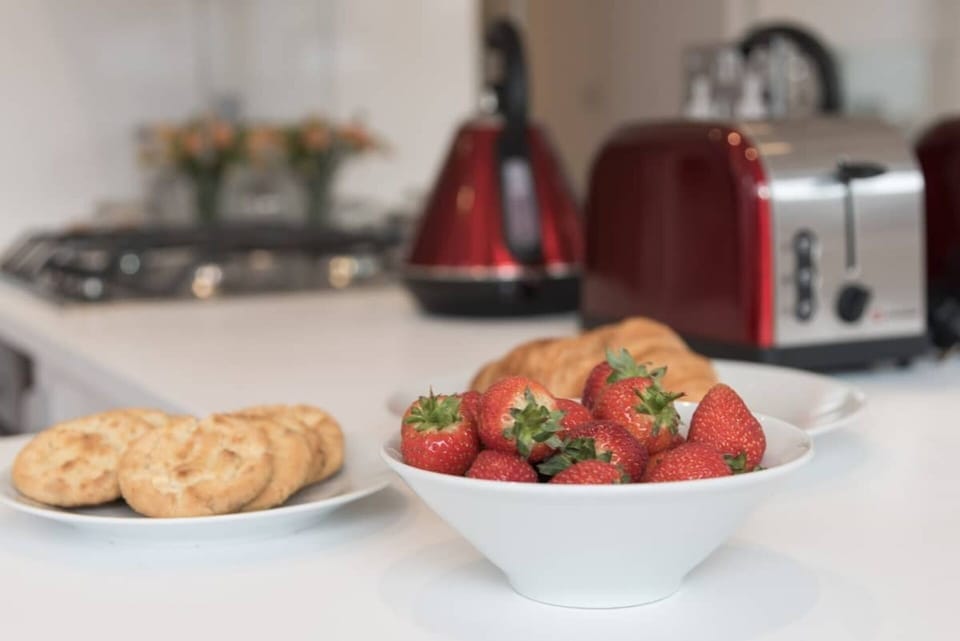 Apartment | Private kitchen | Fridge, microwave, oven, stovetop