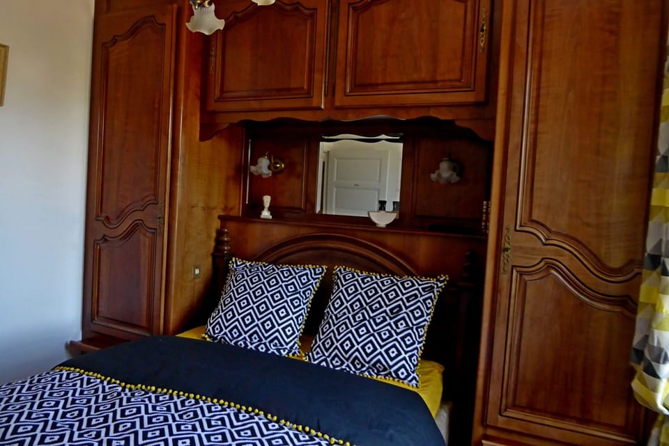 Classic Double Room, Shared Bathroom | 1 bedroom