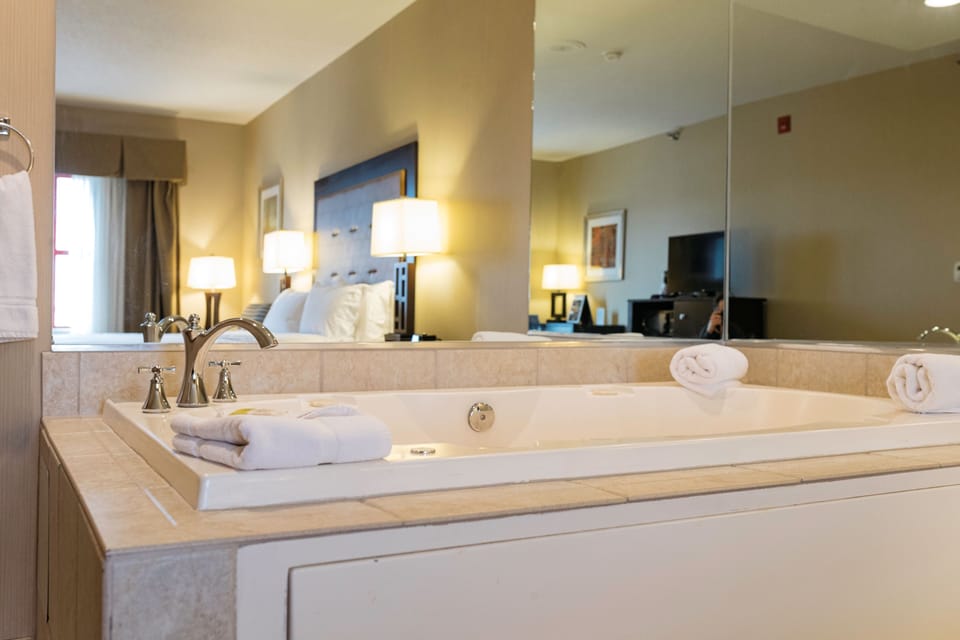 Holiday Inn Express Hotel & Suites Olathe North by IHG Hotel in Olathe