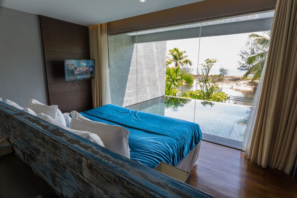 Prestige Pool Suite King Bed | View from room