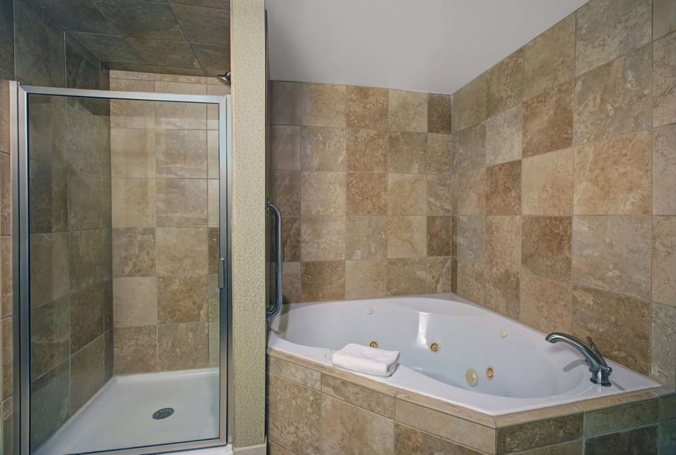 One King Bed, Non-Smoking | Bathroom | Free toiletries, hair dryer, towels
