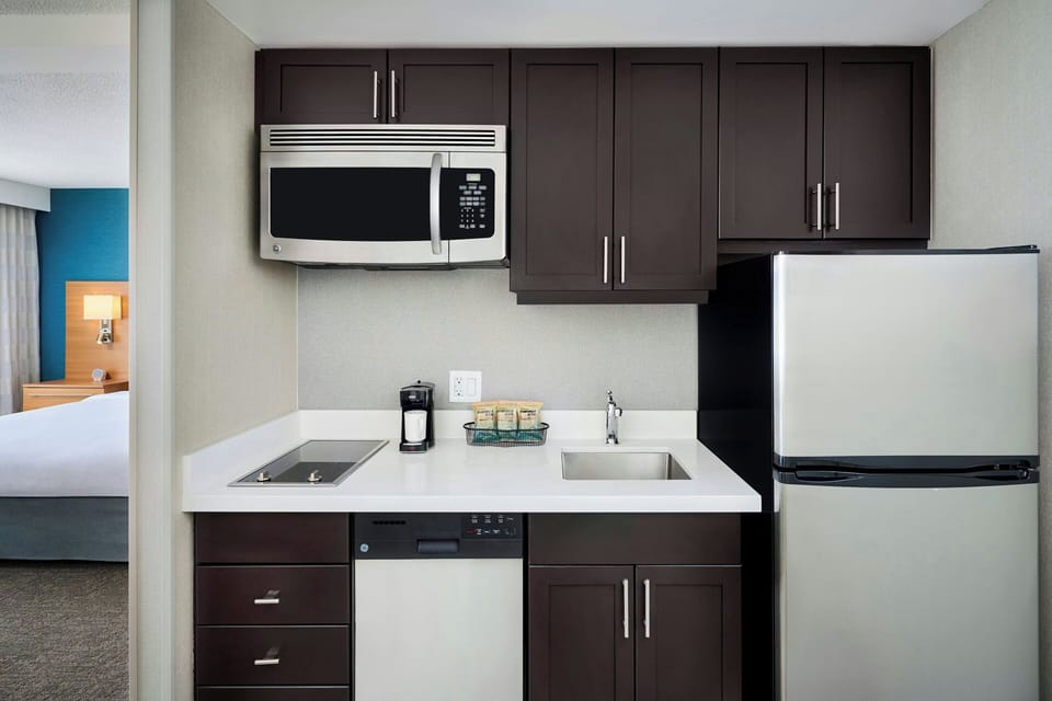 Full-size fridge, microwave, stovetop, dishwasher