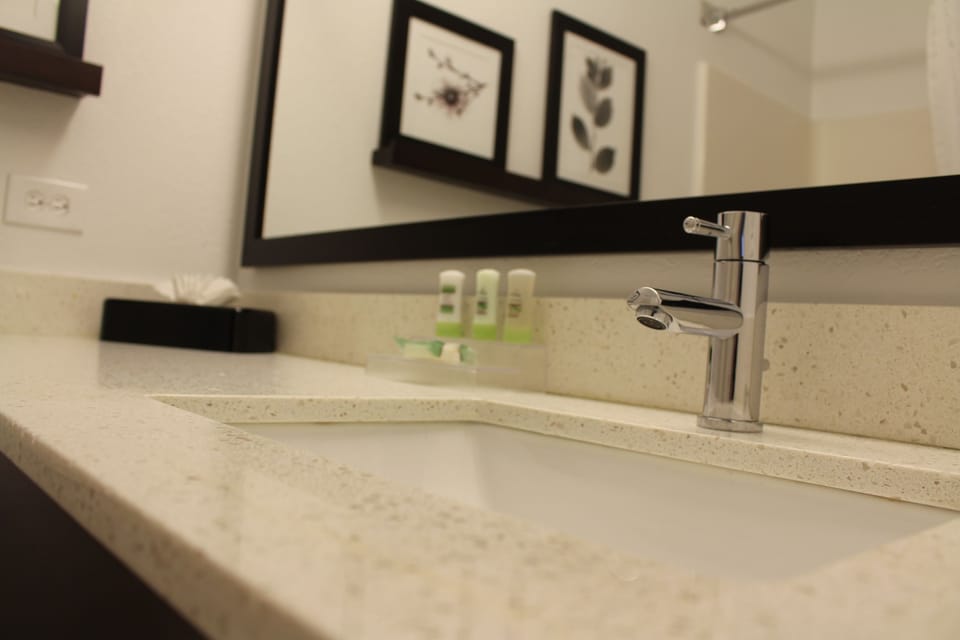 Room, 2 Queen Beds, Non Smoking | Bathroom | Combined shower/tub, free toiletries, hair dryer, towels