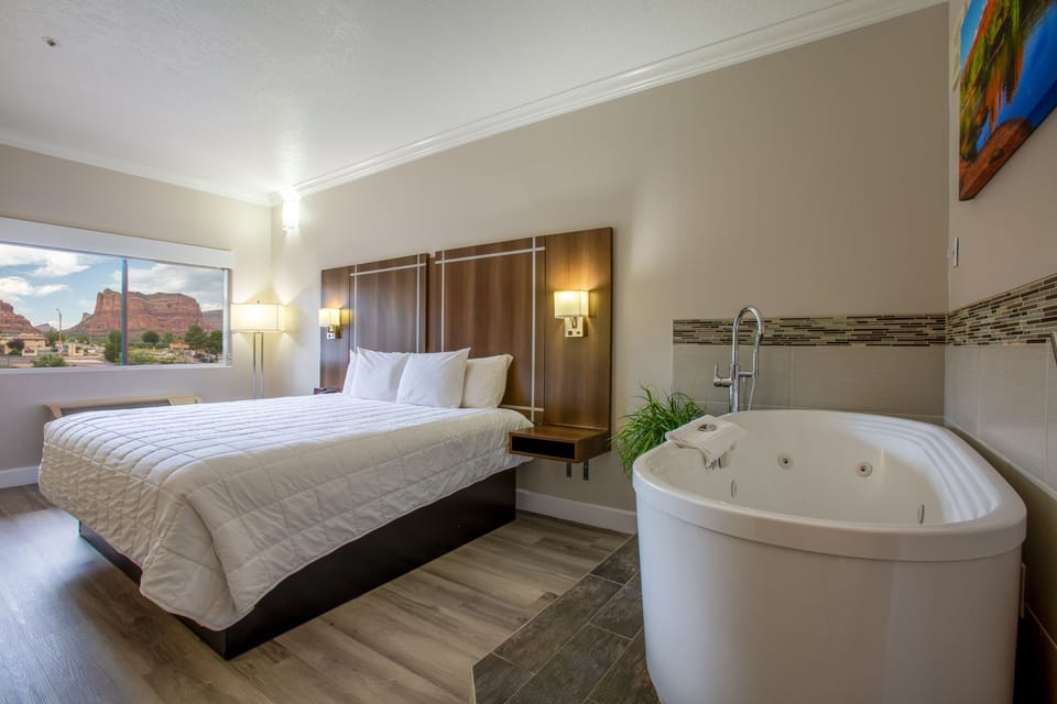 Jetted King Relaxation Bell Rock View | Pillowtop beds, blackout drapes, iron/ironing board, free WiFi