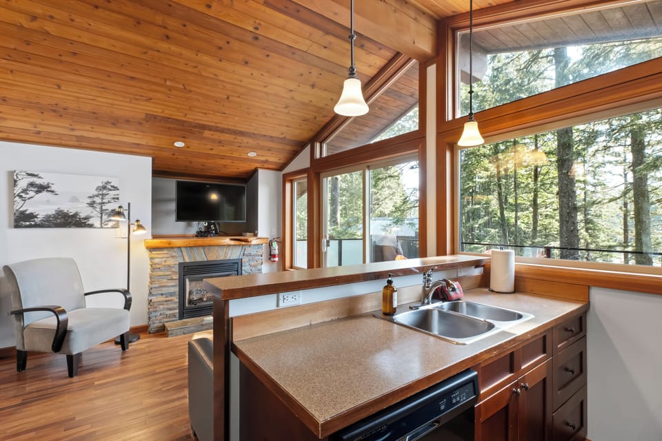 Cabin, 2 Bedrooms, Oceanfront (Nest)  | Private kitchen | Dishwasher, coffee/tea maker, electric kettle