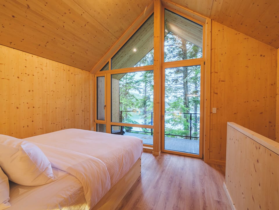 Signature Cabin, 2 Bedrooms, Oceanfront | Premium bedding, memory foam beds, free WiFi, bed sheets