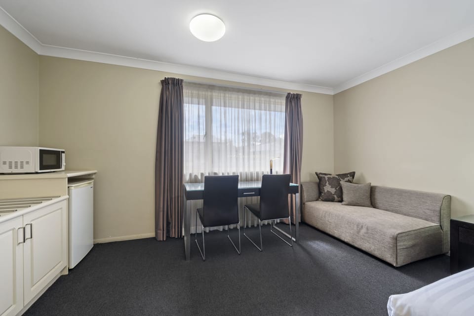 Premium bedding, pillowtop beds, minibar, desk