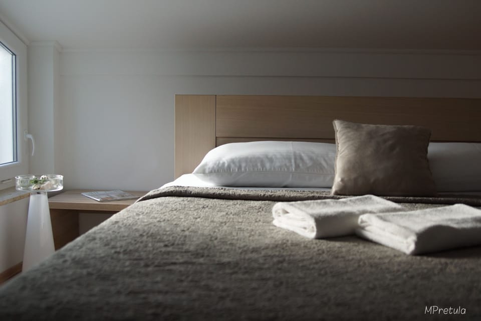 Double Room, Balcony | Desk, soundproofing, travel crib, bed sheets