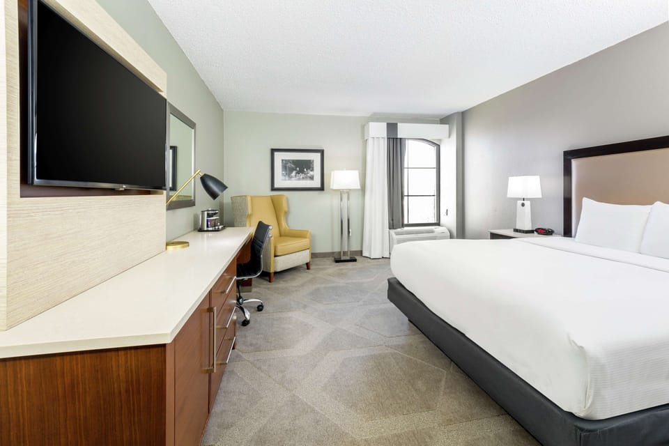 In-room safe, desk, laptop workspace, blackout drapes