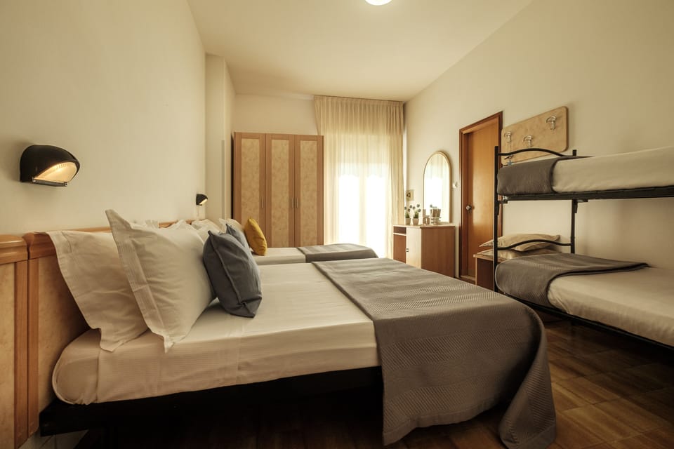 Family Room | Desk, laptop workspace, WiFi (free), bed sheets