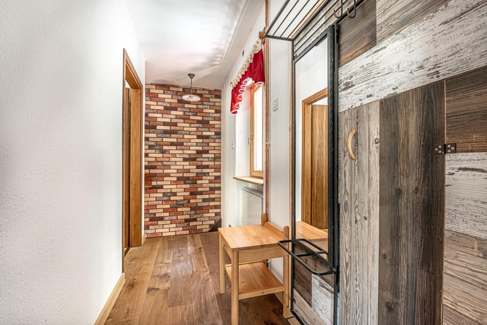 Family House, 2 Bedrooms, Balcony (House By The Stream in Soča Valley) | Interior