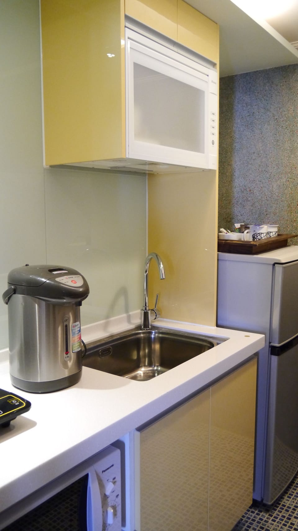 Gallery Suite,1 King Bed, Non Smoking, Harbor View | Private kitchenette | Fridge, electric kettle
