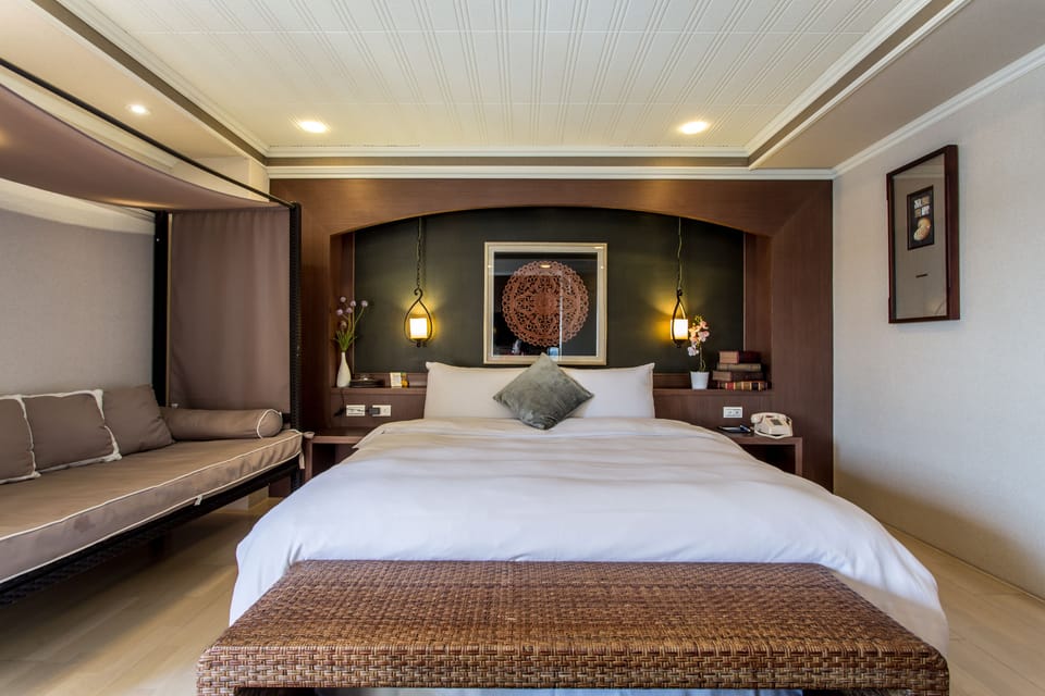 Down comforters, in-room safe, individually furnished, desk