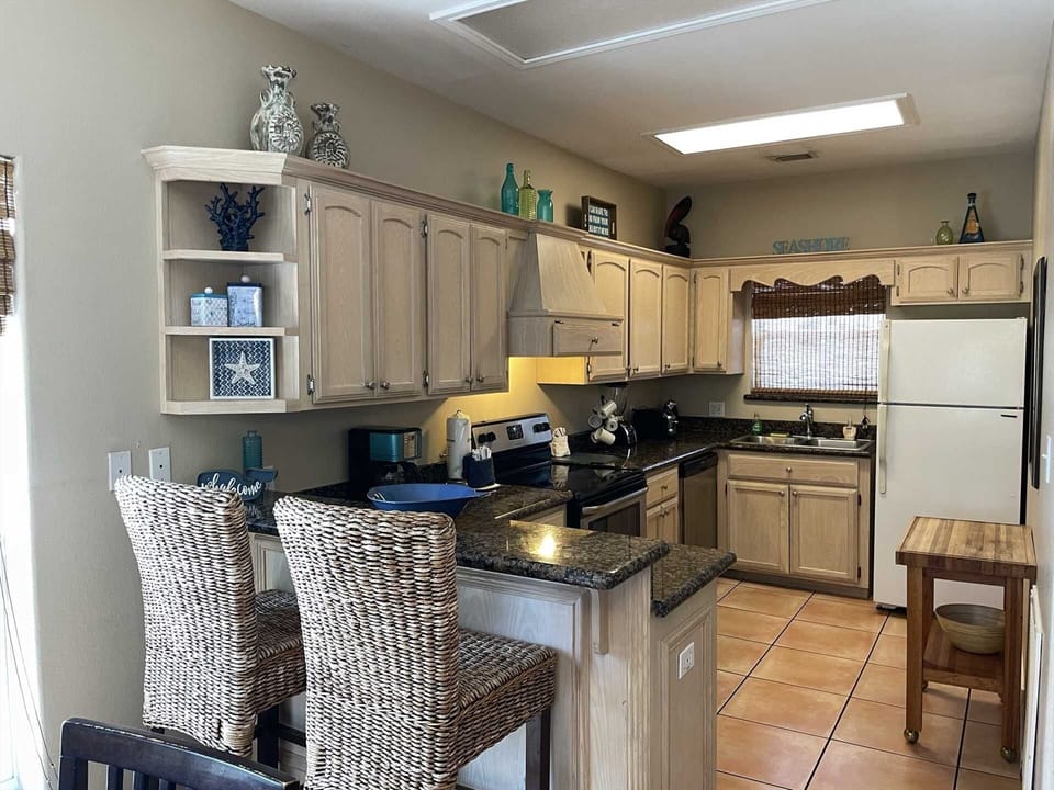 House, 4 Bedrooms | Private kitchen | Fridge, microwave, oven, dishwasher