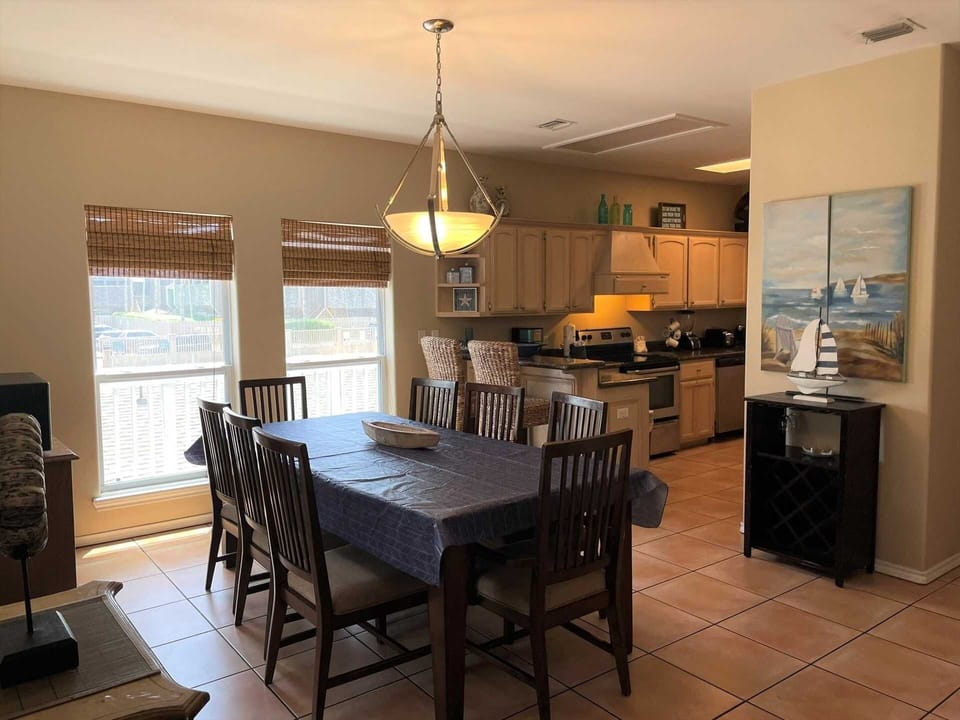 House, 4 Bedrooms | Dining