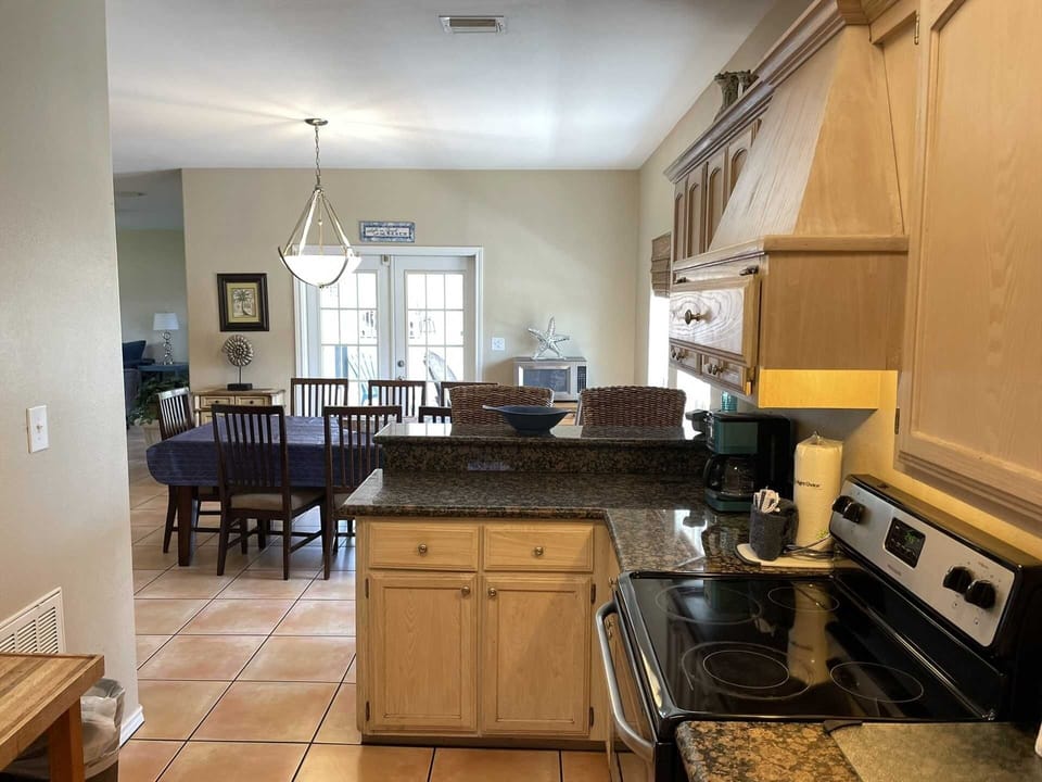 House, 4 Bedrooms | Private kitchen | Fridge, microwave, oven, dishwasher