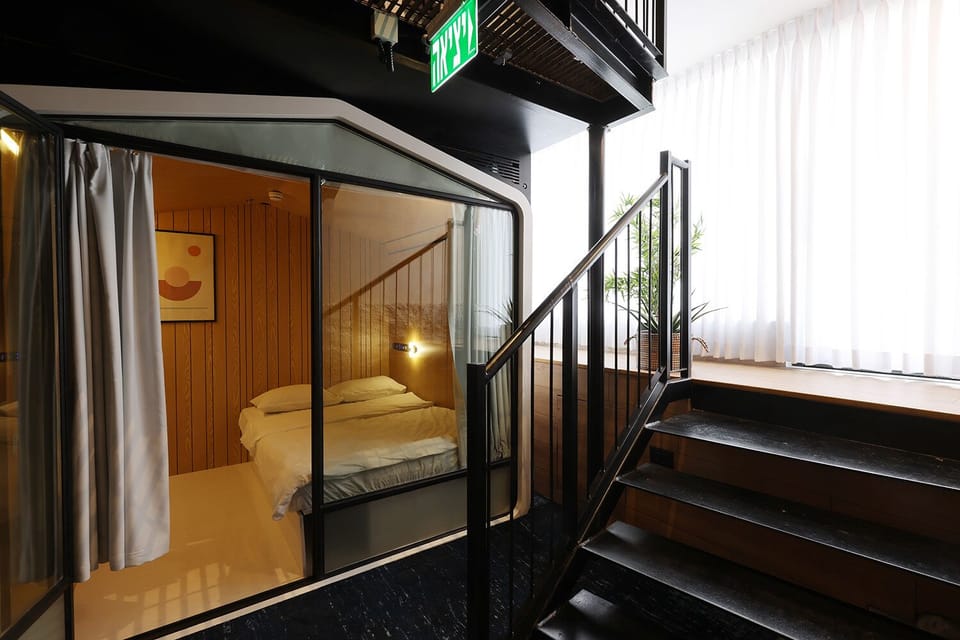 O Comfy (Double Tall Accessible) | Desk, laptop workspace, soundproofing, free WiFi