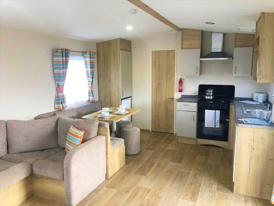 Deluxe Mobile Home | Living area | TV