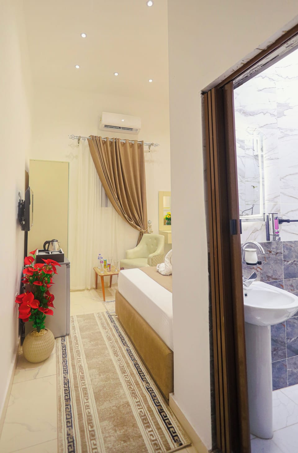 Superior Single Room | Hypo-allergenic bedding, minibar, in-room safe, individually decorated