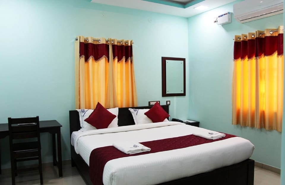 Executive Triple Room | Egyptian cotton sheets, premium bedding, in-room safe