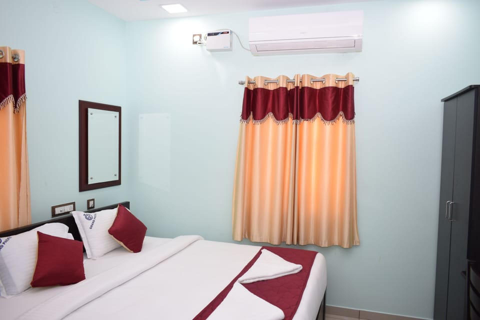 Egyptian cotton sheets, premium bedding, in-room safe