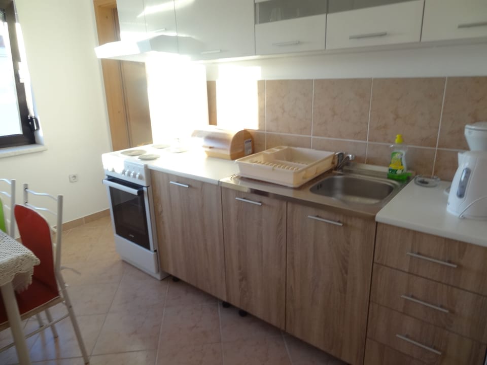 Apartment, 2 Bedrooms, Smoking, Patio | Interior
